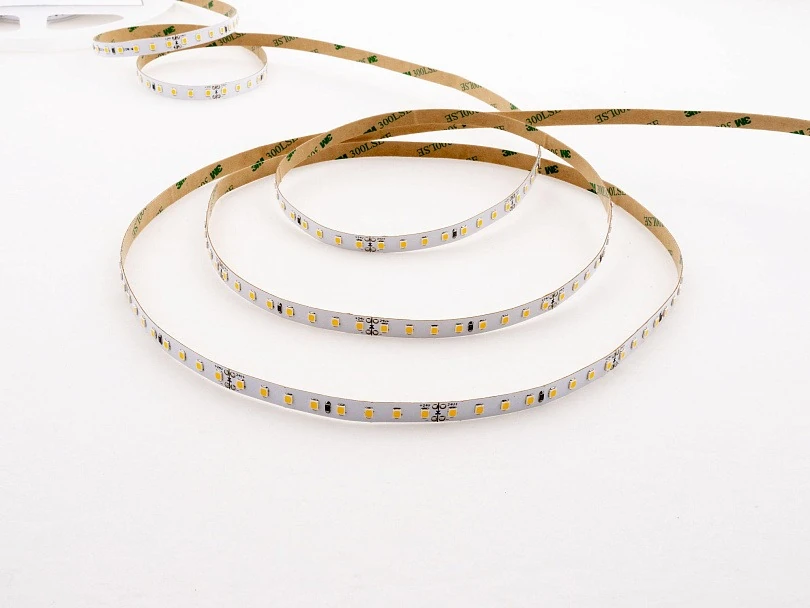 Светодиодная лента (lp) LUX 2835 теплая (10W / 24V / 3000к / 1300 лм/м 112д/м ) 70 мм CRI > 80